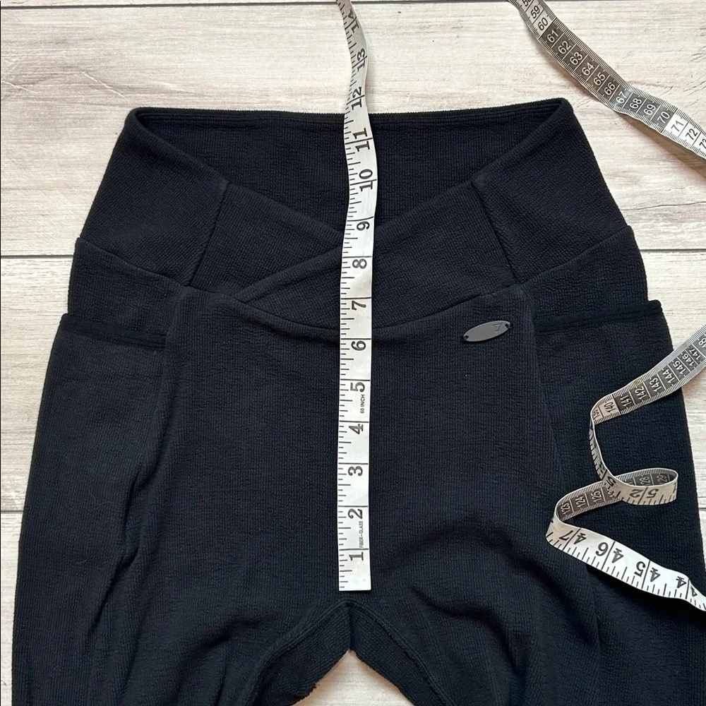 GymShark black knit cropped leggings size medium